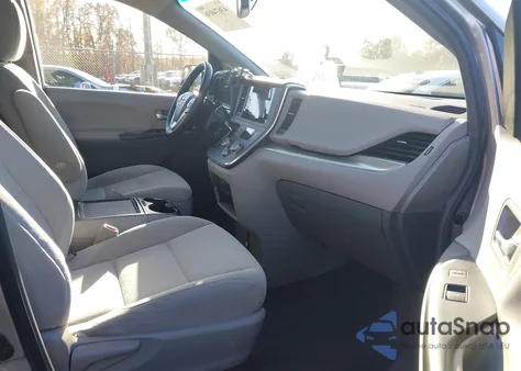 2015 Toyota Sienna Le 8 Passenger z USA, uszkodzony, nr VIN 5TDKK3DC2FS684189